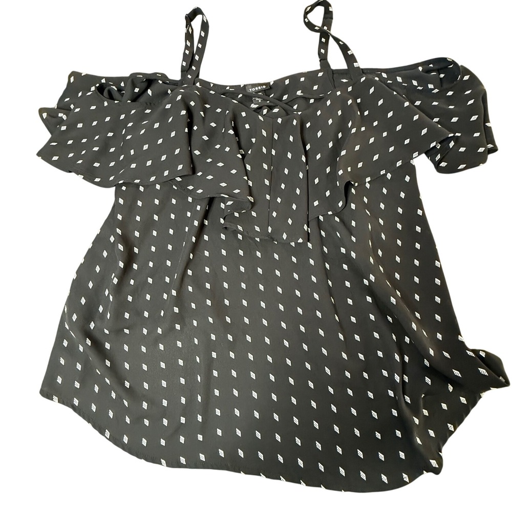 Torrid Cold‎ Shoulder Ruffle Blouse Diamond Print Plus Size Top Size 2